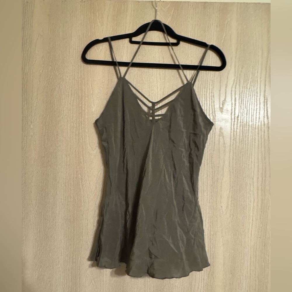Falcon Bloom Silk Medium Bondage Gray Green Top